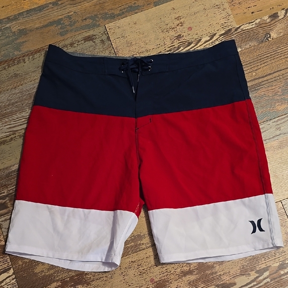 Hurley Board Shorts Mens 34 Blue Red White Tie‎ Back Pocket Beach Surf Swim - Picture 1 of 3